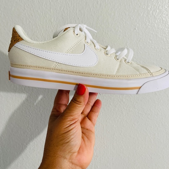 Nike shoes size 4 - Picture 7 of 7